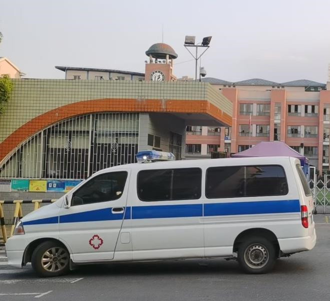 金湾救护车出租护送骨折病人一公里多少钱